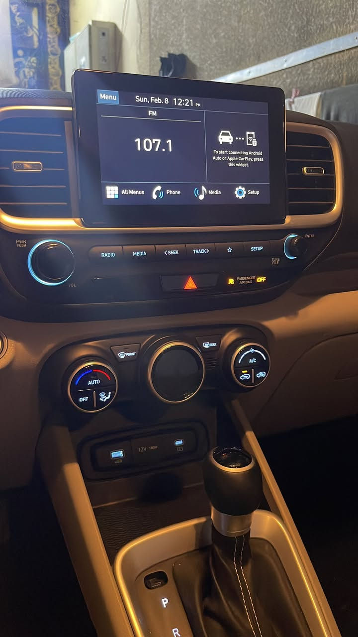 يالله السلام عليكم
(🚗 للبيع بدون رقم سياره )

  

هيونداي فينو فول مواصفات 2024

✅ المواصفات :
📆 الموديل: 2024
🔧 المحرك: 1.6 لتر – 4 سلندر
🌍 الوارد: أمريكي
🛠️ الضرر: جاملغ وبنيد
• ناقل حركة أوتوماتيك
• دفع أمامي FWD
• وضعيات قيادة متعددة
• نظام توفير الوقود ECO
•داخل لونين ابيض وأسود مميز 
• مقاعد أمامية كهرباء
• شاشة لمس وسطية
• تحكم مقود جهتين
• تكييف أوتوماتيك
• تشغيل بصمة
• Apple CarPlay / Android Auto
• بلوتوث + USB
• نظام صوتي عالي الجودة
• شاشة عدادات رقمية
• كاميرا خلفية
• حساسات أمامية وخلفية
• وسائد هوائية كاملة
• نظام مانع الانزلاق
• نظام الثبات الإلكتروني
📍 (العنوان مدينة الصدر)
الاستفسار /***********
