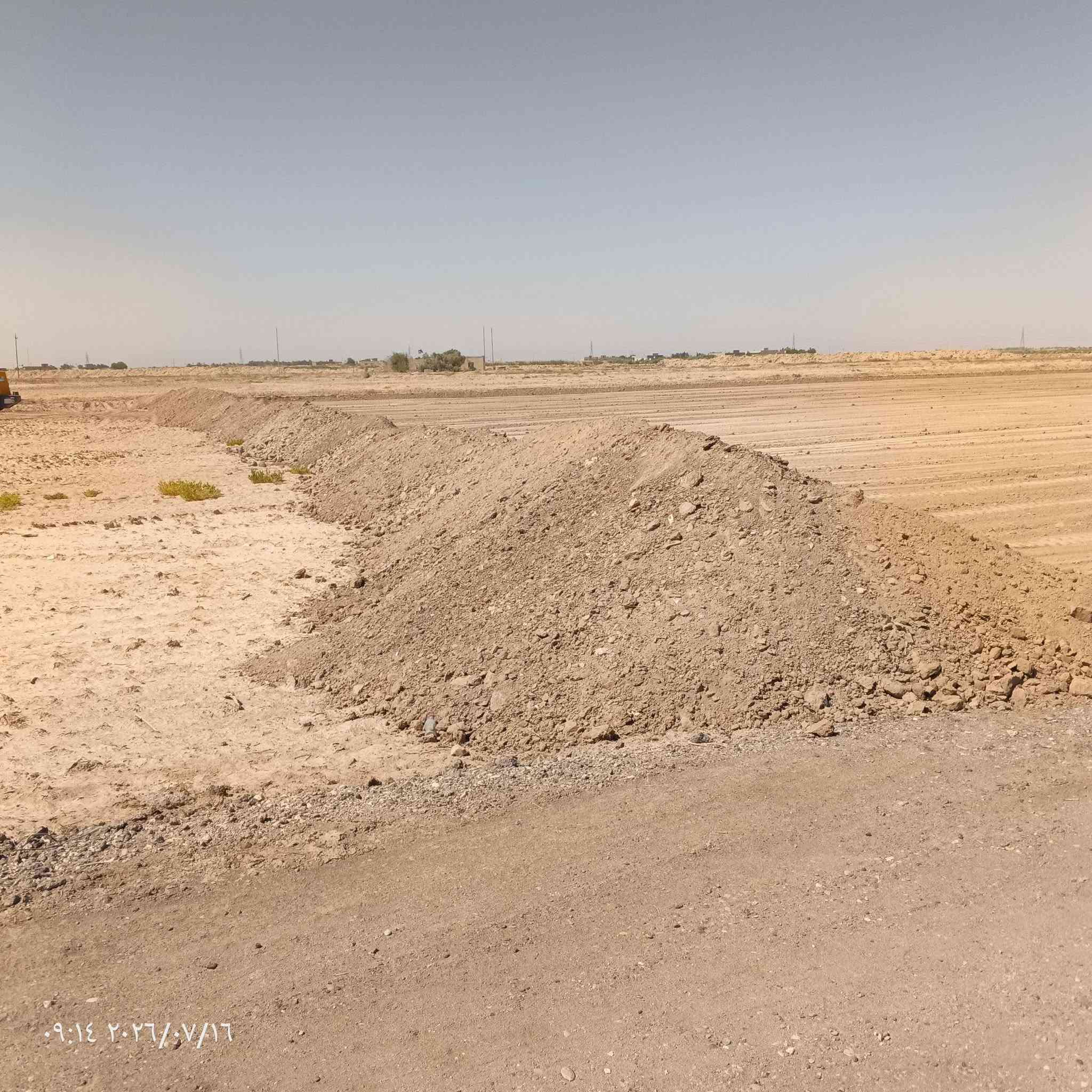 السلام عليكم يوجد تراب مجاني لهل المواكب عله طريق ال عمر القريه العصريه مقابيل بيت حجي حريب صالح  الي محتاجه يتصل ‏‪***********‬‏
