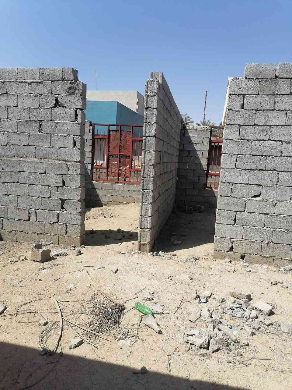 السلام عليكم هيكل للبيع العنوان المدائن الجعاره شارع معمل الحليب المساحه 300 واجهة 10ونزال 30 طابو زراعي 25 خدمات ماء كهرباء تبليط ثالث قطعة على الشارع العام السعر 60وبي مجال ***********
