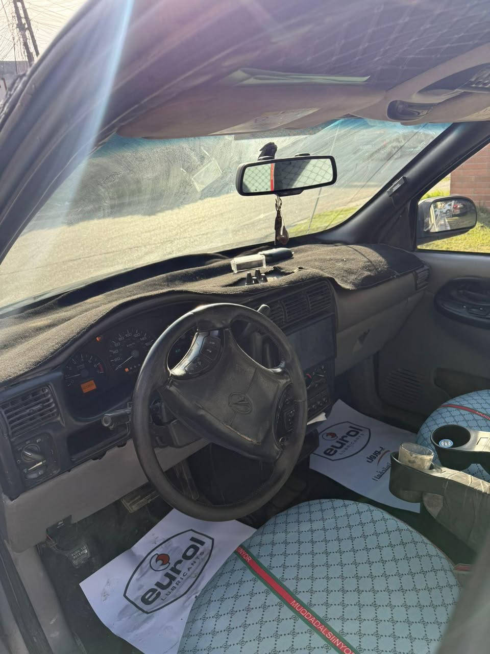 � للبيع – أولدزموبيل موديل 2000 (ملكي) 🔷

🚗 المواصفات:

 • 6 راكب – ملكي
 • مكينة 3400
 • كير وتعليق السيارة جاهزين
 • كهربائيات كاملة شغالة 100%
 • سنتر لوك
 • تبريد 3 قطع
 • المكيف يشتغل لكن بحاجة شحن غاز فقط

🛠️ ملاحظات بسيطة لا تُذكر
السيارة بحالة جيدة ومناسبة للاستخدام اليومي.

💰 السعر: 33 ورقة
📝 السعر قابل للتفاوض بالمعقول

📍 العنوان:
بغداد – حي الجامعة – شارع المركز

📞 رقم الهاتف:
*********** بغداد, العراق
