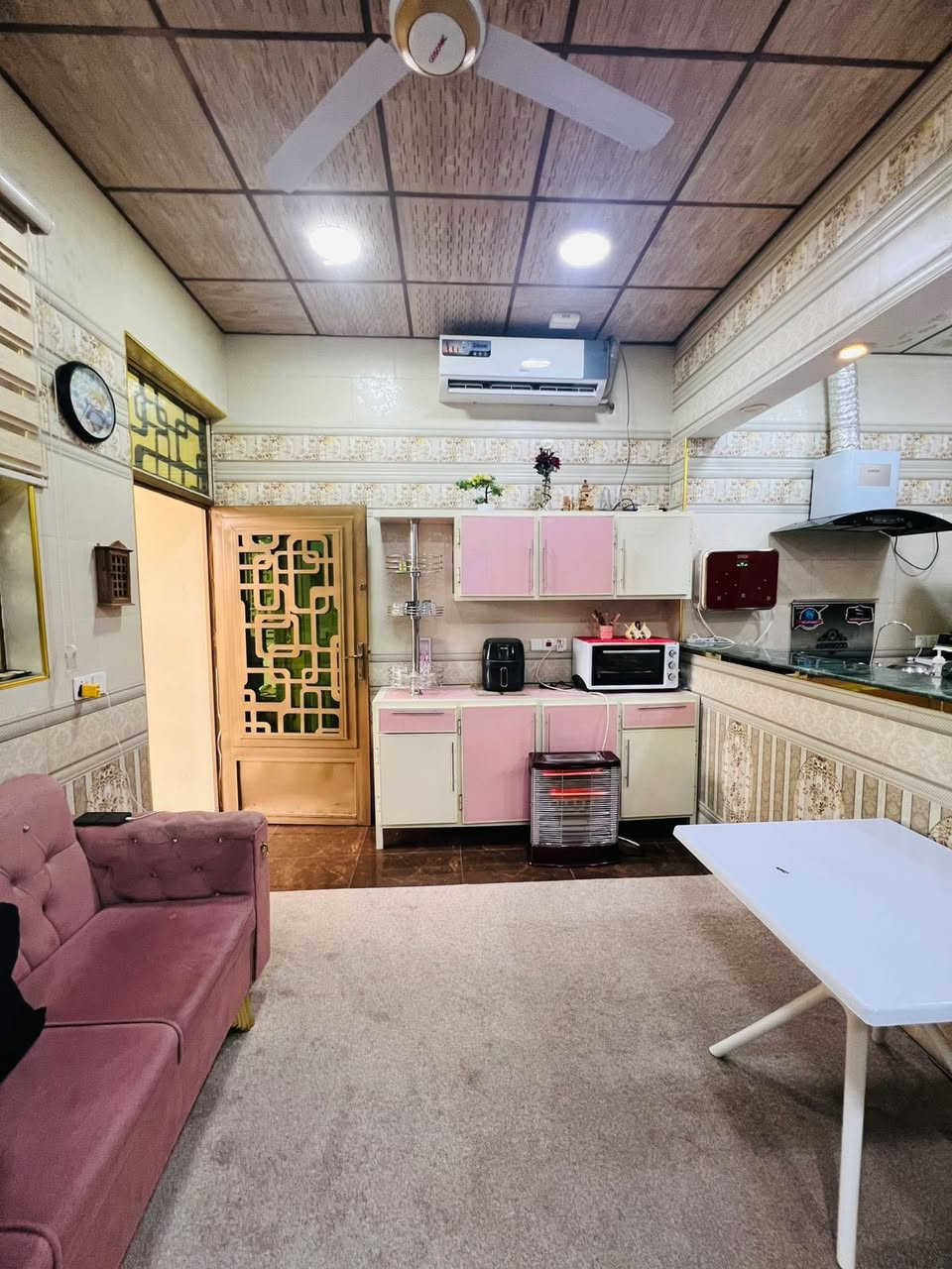 بسبب الوعود الكاذبة نعيد النشر..

بيت للبيع 
مساحة 150 م واجهة 10 نزال 15
صالة استقبال 
غرفتين نوم 
صحيات داخلية وخارجية 
مطبخ سيراميك حار وبارد 
البيت بناء حديث 

السعر 72 مليون 
*********** باقي التفاصيل
