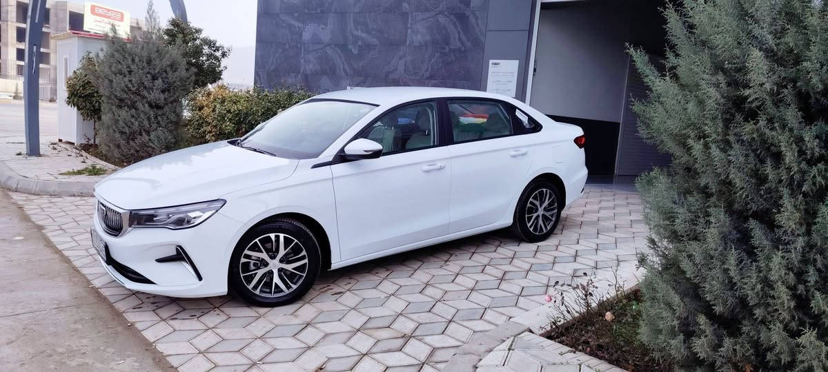 جیلی ئێمگراند 2025
لەسەر دەقی شەریکە ماوەتەوە، جوان و پاک و زەمان.
هەتا مانگی 9 ی 2029 زەمانی شەریکەی لەگەڵە بۆ گێڕ و مەکینەو کارەبایی.
نوکە دەرزی قەڵەم و بۆیاخی نیە.
مەکینەی 15 GTI یە،    122 هۆرس پاوەری حەقیقییە.
سیستەمی گێڕی 6 نمرەی AT یە.
کامل سێرڤسی شەریکەی بۆکراوە، ڕۆن و فلتەر و هایدرۆلیکی یەک ڕۆژە بۆی گۆڕاوە.
چوار تایەی لۆک،
سپێری لۆک،  ناوی پاک.
یەک دەستەو خۆم لەشەریکە ڕامکێشاوە بەسفری، بەناوی خۆمە.
یەکەم وەجبەی 2025 ە کە داغڵ بووە.
تەنها لێخوڕاوە، هیچ عەزیەت نەدراوە، 41 هەزار ڕۆشتووە.
نرخی 114 $ گەڵاو مەجالی تێدایە.
***********
***********
