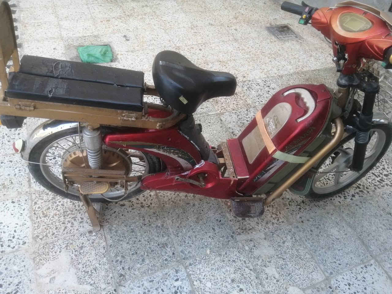 للبيع نسر ذهبي نضيفه بطاريات علفحص كلهن  كهربائيت كله شغاله سعر 125 وبي مجال مكاني شهداء جامع تقوى رقمي ***********
