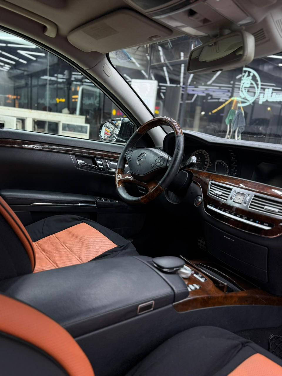 السلام عليكم مارسدس اس 550 2012 فول بنراما 5 بردات بوب شفط باب طويل السياره محدثه 2020 خارج مكينه كير تخم تاير جاهزه مابيه كل نقص مغلفه PPF كل السياره سابقا لون ابيض وبتحديث غيرنه لونه اسود حادث السياره من امريكا بابين فقط لا بجم لا شاصي بدون ايرباك رقم بغداد بأسمي اكفل السياره من اي حادث السعر 220 $ مكان السياره بغداد الخضراء ***********
