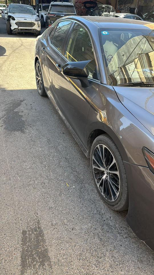 سلام عليكم 
كامري موديل2019 امريكي
بيها صفحه صبغ
السيارة نضيفه كلش كير مكينة تبريد تتفئه
جاهزا السيارة
السعر150$
مكان بغداد
***********
