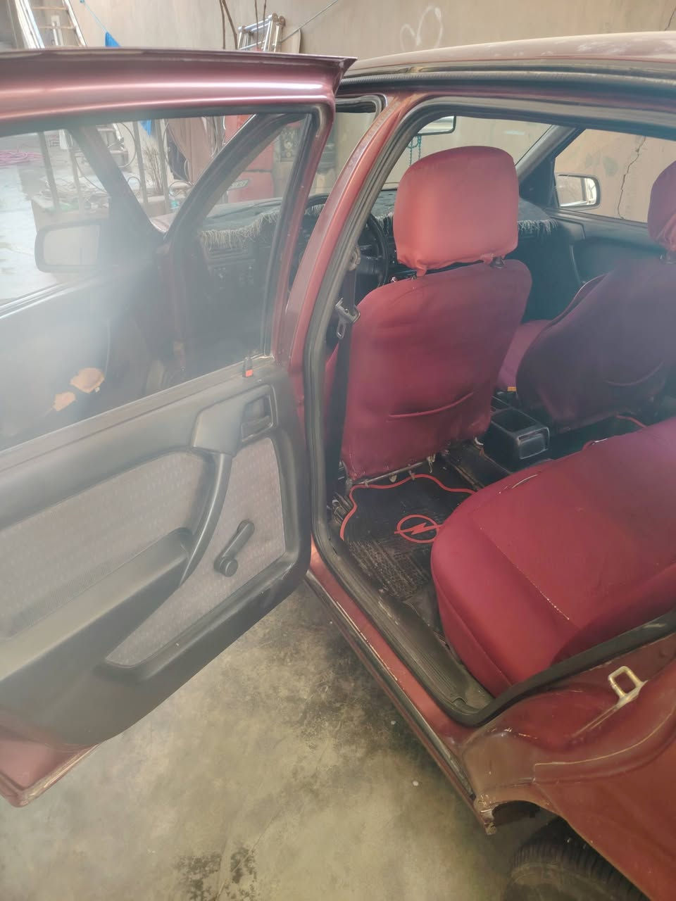 سياره ئوبل فه كته را موديل 1993هه زه تازه يه سه نه وي تازه يه وه ره قه ي به نزيني هيه ره قه م سليماني مه كينه 18ئوتوماتيك به شه رت ليدراوي تيدا نيه ده عمي نيه به شه رت سعر55مه عمه له ***********
