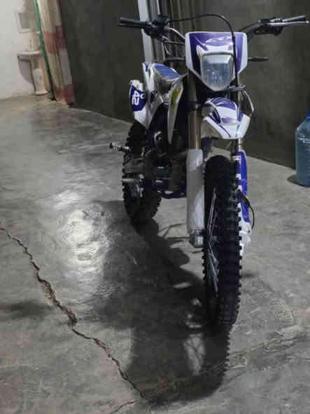 سلام عليكم 
قفاز للبيع موديل 2024 
مكينه 250
أوراق مكفوله من كلشي 
اي عيب مابي 
سعره مليون و ١٠٠ بي مجال 
مكان خانقين 
تلفون/***********
