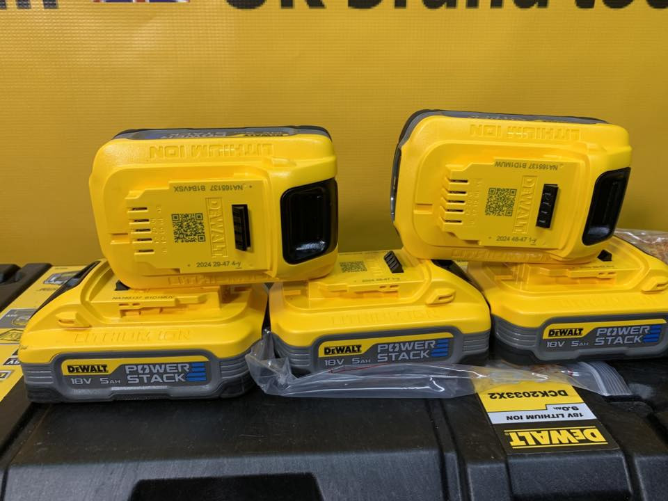 للبيع بطاريه  جديد. ديوالت الصليه  باورستاك 
5  امبير
***********واتساب
