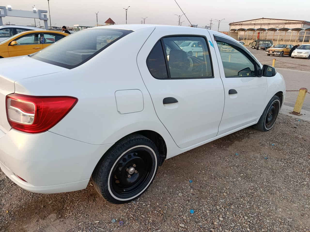 السلام عليكم اخوان للسياره رينو سمبل للبيع مديل 2016 رقم انكليزي راعيهة يريد تحويل ثاني يوم احولك السعر 70 ورقه بيها مجال المكان بصره المعقل دور الهنديه قرب بازين خانه الاندلس رقم الهاتف ***********
