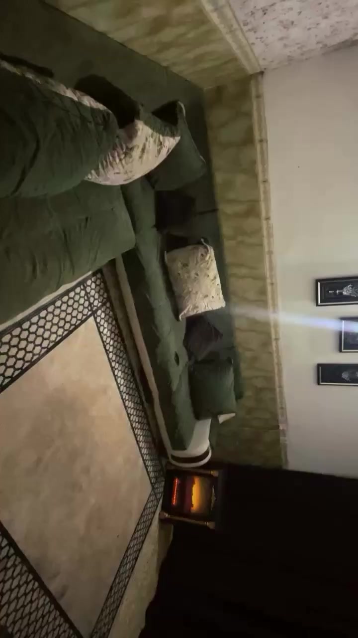 ديوان تركي 6 مقاعد مع كوشات كبار مقعد كبير واسع مريع سفنج اصلي نضيف خشب قوي السعر 125 المكان الامين الاولى بغداد ***********
