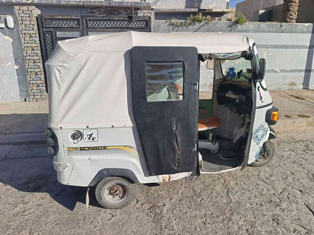 السلام عليكم
تكتك بياجو موديل 18 أوراقها 7 اصوليه 
جادر جديد ماشه وصليب جديده باتري جديد مرايات مال تيفي اس وياها تاير سبير وكشرها مثل ما موضح بالصورة 
معروضه بمليون و300 الف وبيها مجال
مكانها الانبار 

الشراي يتصل على الرقم ***********
