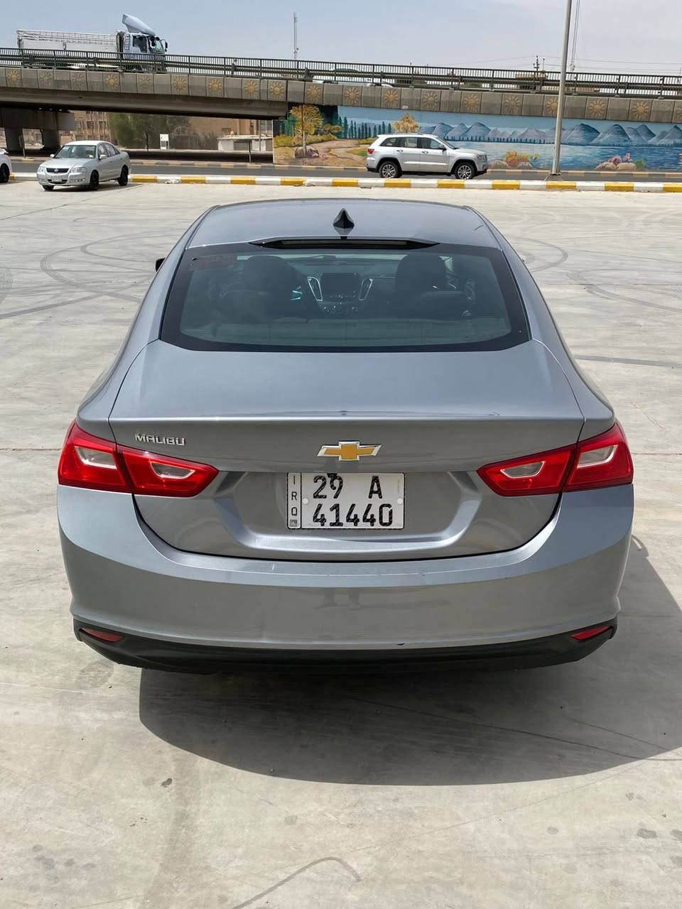 ماليبو موديل 2023 ((بيع او مراوس))
ماشية 50 ميل 
السيارة كلة دهن اصلي لوكاس وبانزين محسن 
مواصفات السيارة
.تحديد مسار
.تنبيه ذاتي
.رادار امامي
.اطفاء ذاتي 
.تحكم ستيرن 
.كامرة وشاشة كار بلي بلادية 
.ارضية مغلفة جلد 
.تخم تاير جديد 
.شباك لون اسود بدون صبغ
.دسكات جدد ع وضع البلاد
.ماء راديتر جديد اصلي الزيتي 
.حدادية كلها بلاد
.درع جوه المحرك والي جوه الدعامية

حادث موضح بدون دواخل
فقط تبديل راديتر تبريد وموجود البلادي القديم   
اني مدخلهة بااسمي السيارة و بسمي السنوية وهزة جديدة رقم واسط الدولي الجديد.
***********
