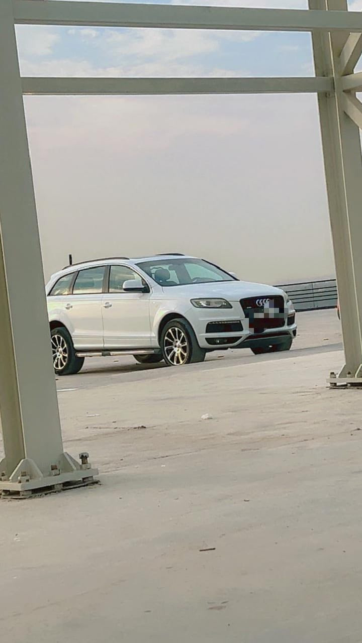 للبيع اودي q7 موديل 2014    ديزل     7راكب
فول مواصفات فئة S  line
رقم إنكليزي الجديد شمالي بأسمي 
محرك 3.0 تيربو 
فتحة بنورما 
كشنات كهرباء وخزن + جلد وتدفئة امامي وخلفي 
تبريد اربع قطع ثلج
ويل كب حجم 20 رياضي
اشاير مري
بصمة + سويج
دبلات جوبلس تحكم بالارتفاع والنزول خمس وضعيات
جنطة كهرباء
حساسات امامي وخلفي 
ثلاث وضعيات قيادة عادي ونورمل و سبورت
بردات ابواب وجنطة
فور ويل 
محرك بي بخار
السعر 165$
وياها كصة محرك مع التفرعات كاملة والضفيرة والعقل مع الكير ولو كير والصدر الامامي كامل + فريم ممه والكاردن الامامي الي يحب ياخذها وياهم نتفق ع السعر
مكان السيارة بابل

***********
