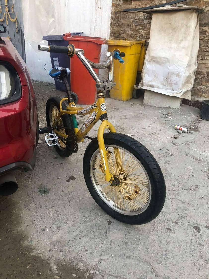 Bmx بايسكل
الحجم: 24
السعر: 70 الف
المكان: بغداد زيونه
الرقم:***********
