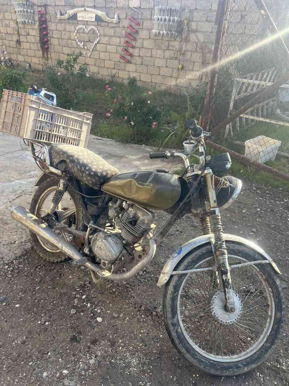 مطور شغال محركو معمر جديد  كلاجات جدد مطور بس شكله تعبان ام هندر واحد يشتغل السعر110

رقمي ***********
