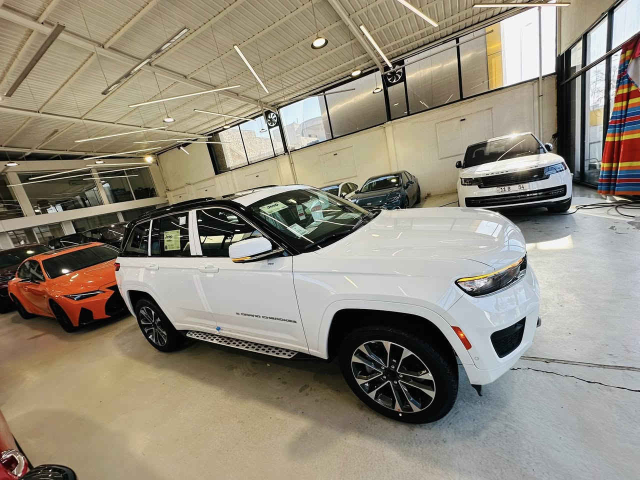 السلام عليكم زبائننا ومتابعينا الاعزاء جيب كراند شيروكي فئه الاوفر لاند (OVERLAND) (Two colors ) موديل 2024 تو كلر الجديدة كليا ماشية (500) ميل اعلى مواصفات خليجية وكالة هارلم 5 راكب محرك 3600 ضمان 3 سنوات او 60 الف مغلفة تغليف كامل من هي زيرو بتغليف ال 👈 PPF 👉  مركز (NVN) والتغليف بي ضمان 10 سنوات والسياره بعدها علوكالة مكفولة كفالة عامة كما موضح أدناه :
المواصفات فول 1/1 
توقف ذاتي رادارات جانبية وخلفية ورادار امامي 5 كامرات مع كامرة ليلية ونظام المنطقة العمياء فور ويل درايف
جكات امامية وخلفية
تدفئة وتبريد الكشنات ستيرن تدفئة
وداخل جلد الاسود الملكي المرغوب بصمة وتشغيل عن بعد 
وبانوراما وحساسات داتا شو مقاعد امامية تدليك وبقية المواصفات المعروفة : 
(1) مرقم بغداد الدولي الجديد
(2) الكبات والارضيات وعدة الاسعافات الاولية بعدهن ممستعملات مع باقي الملحقات 
(3) السيارة خاصعة للفحص والسونار من قبل مركز المندلاوي يعني بيها تقرير شامل من ناحيه الصبغ والبارد والتبديل والكيلو متر والعقول والگير والمحرك وباقي التفاصيل 
(4) السيارة ام الضمان وخاضعة لشركة هارلم 
للاستفسار الاتصال
***********
***********
***********
رقم الادارة
***********
او زيارتنا بغداد نفق الشرطة شارع الكنيسة مقابل حي السفارات معرض الاصدار الاول وتحياتنا للجميع .
