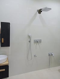 خلف المدرسة الإيرانية • ١٥٠م • طابقين