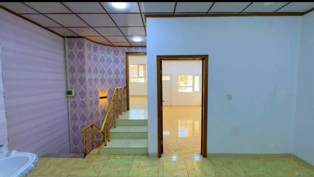 بيت للإيجار
في حي السكر قرب ساحة الغار 📍
المساحة ١٠٠ متر 

يتكون من ٤ غرف نوم وهول ومطبخ واستقبال وصحيات وكراج 

السعر ٦٠٠ الف 

للإستفسار 
***********
