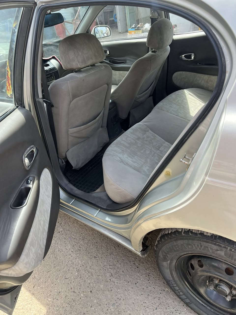 سلام عليكم.. دايو لكنزا رقم بغداد انكليزي جديد هزه جديده محرك خير من الله مفتوح المرغوب كير اوتماتيك ميكانيكي تخم تاير جديد باتري جديد كهربائيات كلها بلاد وشغاله مابيها نقص ابد سنتر لوك سستم مضخم بلاد الكير بي مشكله بي هاف ابيعه كايم  السعر 38$وبيها مجال مكاني بغداد المحموديه ناحيه الرشيد رقم تلفون ***********///***********
