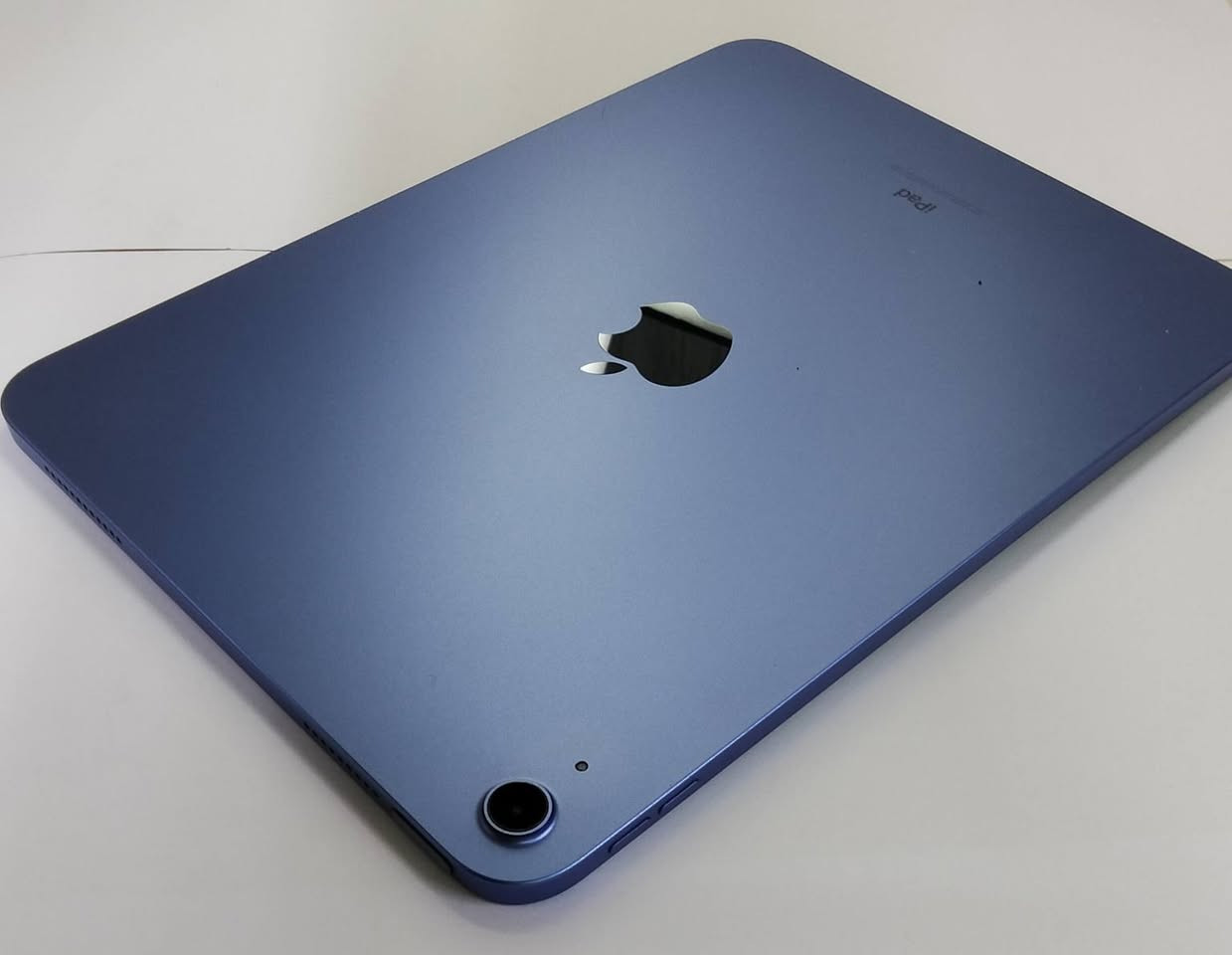 سلام عليكم
ايباد 10
الايباد نضيف
بطارية 🔋 94 فحص حاسبة
ملحقات كارتونه وكفر  جامه ضد الكسر بيه فطر بسيط 
شاحنه ما ويا لان حترگت  
السعر 350 
مكاني حي اور سبع قصور 
الهاتف ***********
يرهم مراوس ب ايفون 13
