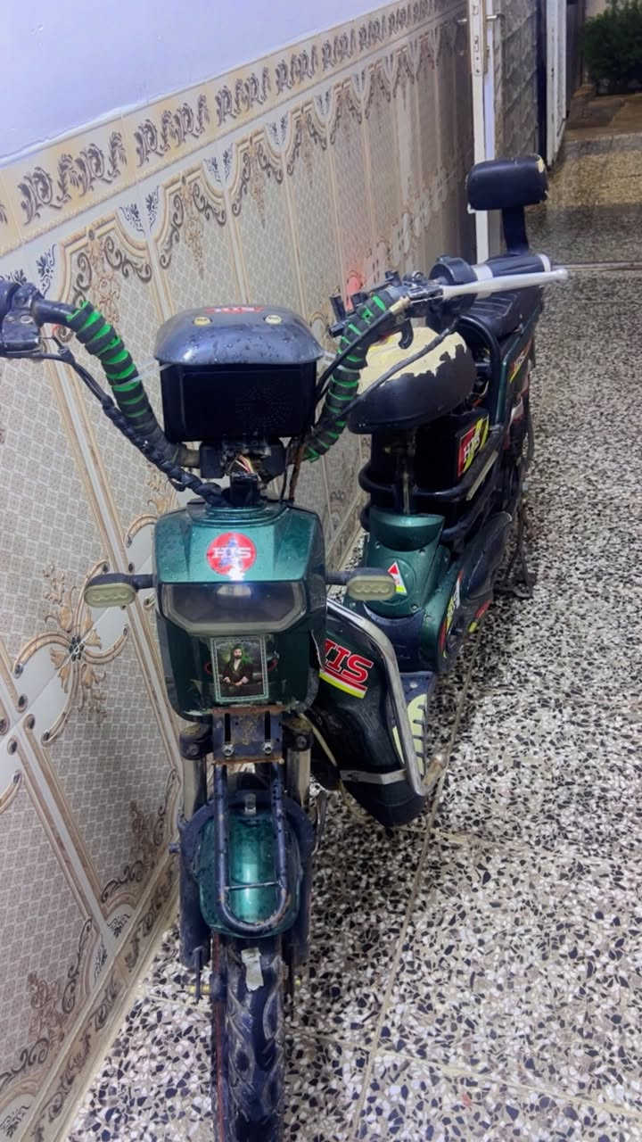 السلام عليكم دراجه شحن
نواقصه بريكات وشاحنه مابيه
بطارياتهة جدد 
السعر 150
ابيع على حطتهة 
كوم حديد


**إذا كنت صاحب هذا الإعلان وتريد حذفه لأي سبب، رجاءا أرسل رسالة إلى الدعم الفني**