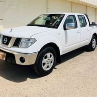 نيسان نافارا • ٢٠٠٩ • بدون صبغ