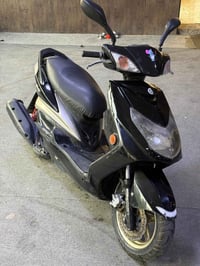 سكنز فحل نوزل خطين كوري بيها نواقص بسيطه 650 وبيها مجال 07893807345