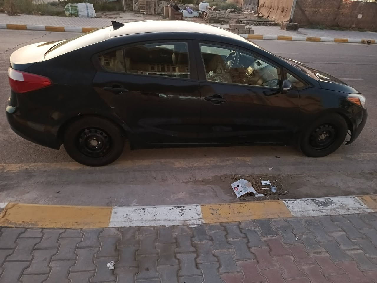 سلام عليكم كيا فورتي 16 وارد امريكا حادثه ب امريكه جاملغ خلفي ابيع صبغ احزام 
والي بالعراق كدامك موضح بالصور رقم واسط بسمي تحويل ثاني يوم 
السعر 95او بيها مجال 
***********
