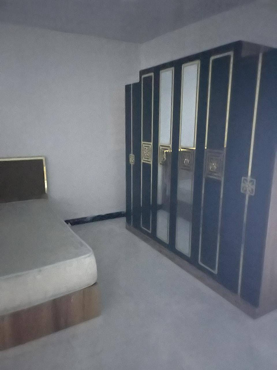 سلام عليكم يوجد لدينا بيت مساحته 100م بيت ونص قاط ثاني قرفه2 فقط هوه اثاثه سعر60 وبين مجال بصره شط العرب جزيره فيروزيه شارع 20 الاستفسار الاتصال على الرقم ***********
