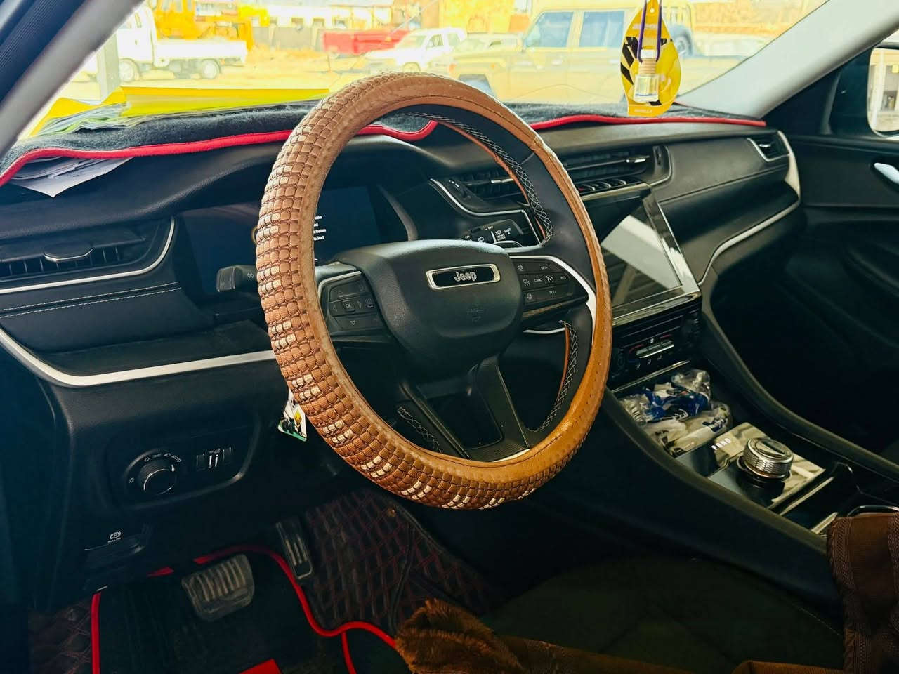 السلام عليكم 
@جيب لاريدو 
موديل ٢٠٢٣
السياره رقم بغداد
عداد المسافه ٥١ الف 
السياره بيه تعديل بارد بدوران الجاملغ الخلفي وصبغ نص الباب الخلفي صور الضرر مرفقه مع الصور 
مراوس بسورنتو (١٨.١٩.٢٠) 

للاستفسار الاتصال على الرقم التالي  
***********
