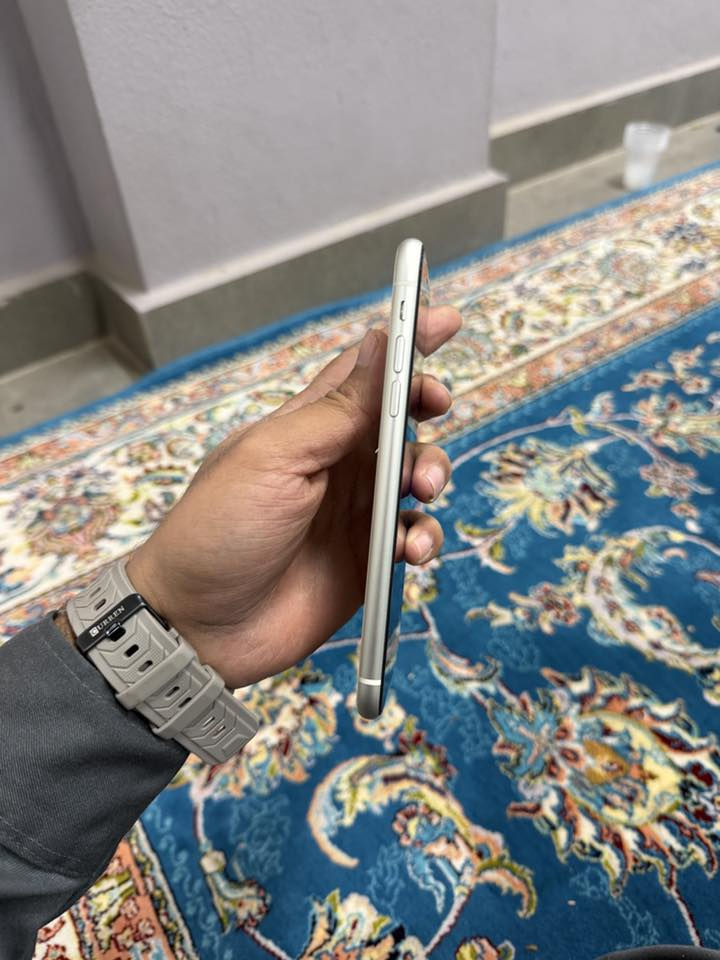 ايفون ١١ عادي
جهاز بلادي 
نظافه ١٠٠ شرط
شرق اوسط نموذج AA
بطاريه ٨٤
مامفتوح شرط
كارتونه ضايعه
٣٠٠ وبي مجال بسيط
***********
