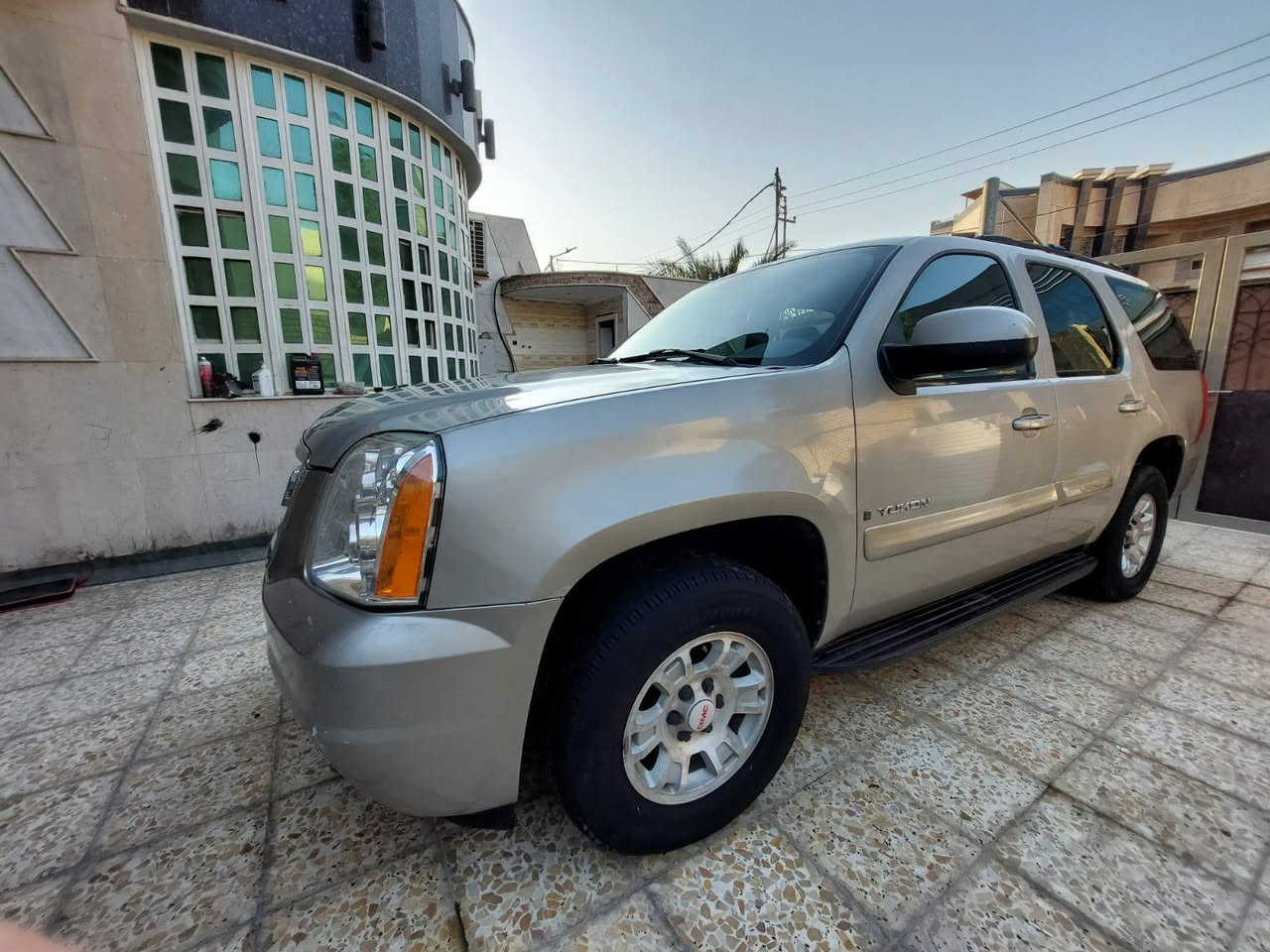 يوكن 2007 خليجي
180 
طبعا السوق كلشي بي 
هاي السيارة استخدامي الشخصي لمدة 8 سنة 
***********.
تحياتي للجميع.
