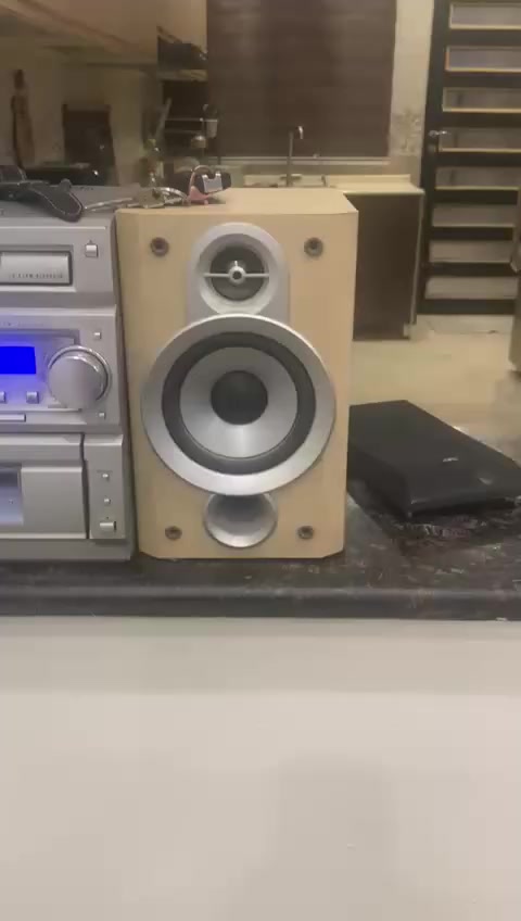 Jvc يشتغل فقط راديو  و اوكس مع ريموتكونترول


**إذا كنت صاحب هذا الإعلان وتريد حذفه لأي سبب، رجاءا أرسل رسالة إلى الدعم الفني**