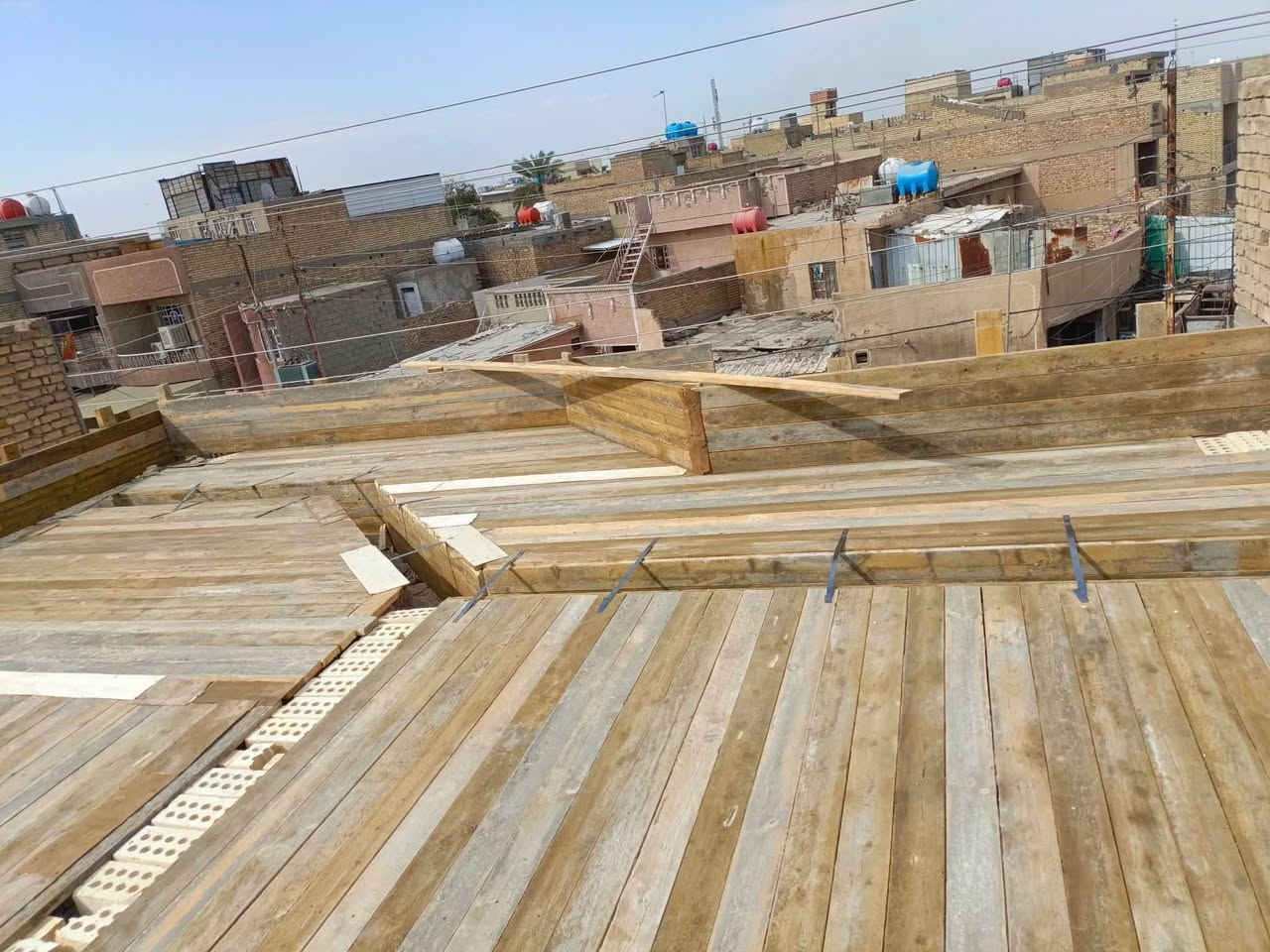 السلام عليكم اشتغل نجاره بكافه البناء شغل نظيف وبسعر مناسب بغداد هذا رقمي***********/*********** النجار احمد الحلبوسي
