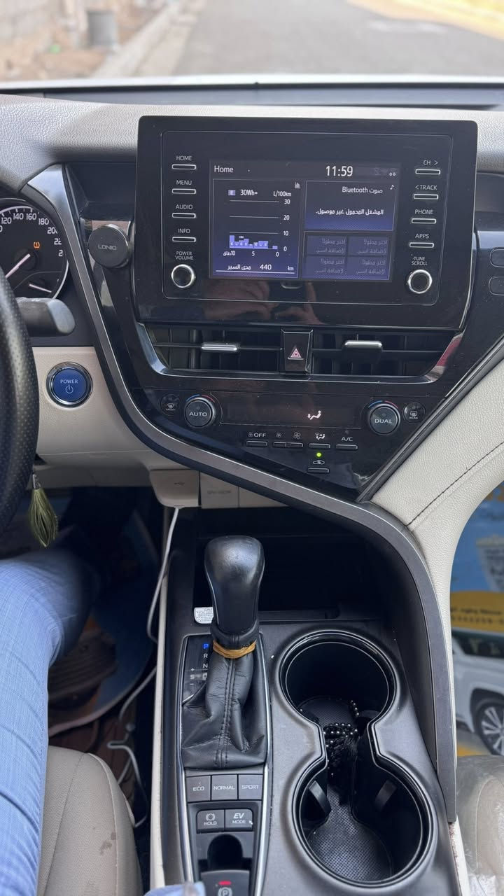 كامري موديل 24 هايبرد للبيع
فول مواصفات GLE مرقم بغداد
كشافات 
اشارة مرايه 
مري شفط 
كشن كهربائي
حساسات اماميه خلفيه 
برده خلفيه 
ثلاثه وضعيات للقيادة 
كشنات كهربائيه 
قطعتين تبريد 
گير مكينه مكفولات وجديدات 
ضررها فقط بارد بالجاملغ والباب جهة السايق شي بسيط جدا
للاستفسار ***********
