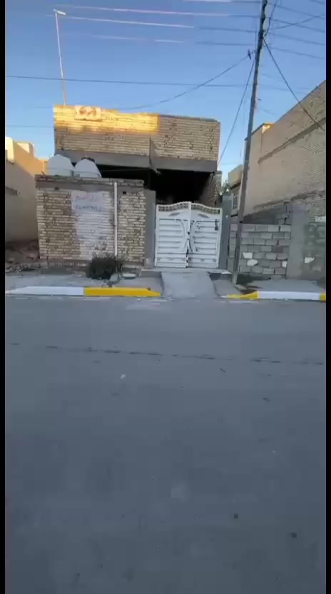 بيت للبيع
العنوان: الحسينية مقابل المستشفى التركي 

المساحة :  150 متر 25* 6  طابو صرف طابق ونص بي بناء استقبال ومطبخ وصالة وغرفة والطابق الثاني غرفة وبيتونة البيت كامل وجاهز بس تجيب أغراضك نقصة فقط أرضية كاشي للطابق الثاني والارضي كامل من كل النواحي 
 
السعر : 110

رقم الهاتف : ***********
