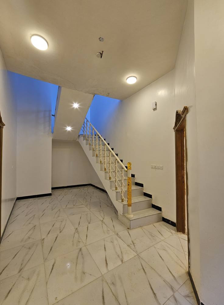 🏡 دار حديث للبيع – فرصة مميزة
📍 الموقع: البصرة / أبي الخصيب – محيلة / طريق سيد حامد
📐 المساحة: 100 متر مربع
📜 نوع الملكية: طابو زراعي عراقي
✨ تفاصيل الدار:
• غرفتين نوم
• صالة
• مطبخ
• ديوانية
• صحيات
💰 السعر: 67 مليون دينار (قابل للتفاوض)
📞 للاستفسار: *********** البصرة, العراق
