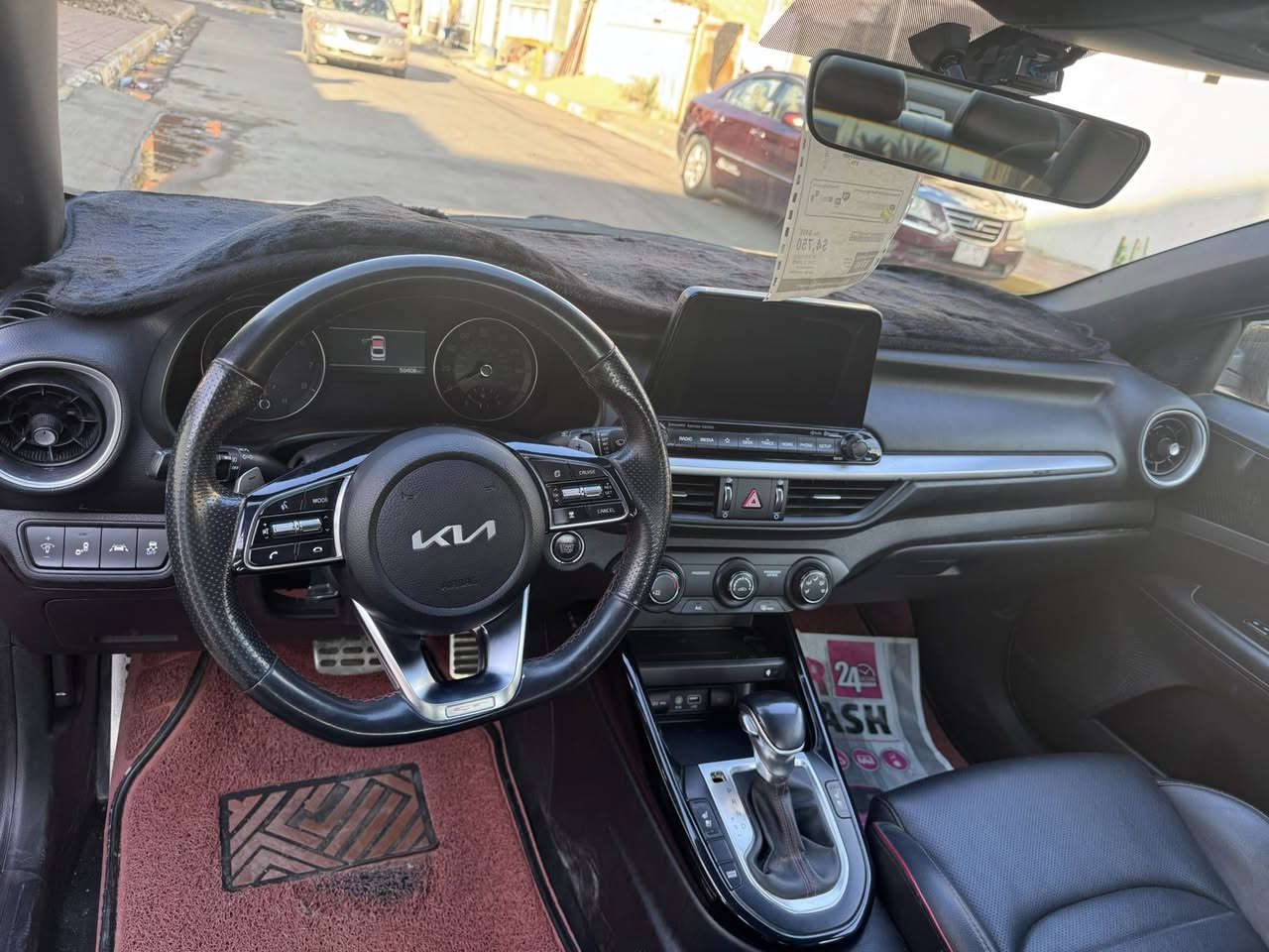 السلام عليكم شباب كيا فورتي موديل 21
موصفات فول جيتي لاين فتحه بصمه شاشه تحكمات سترين
لون مشمشي  ماشيه 50 
 سعر165 وبيه مجال بصيط  مكان بغداد الرقم ***********
