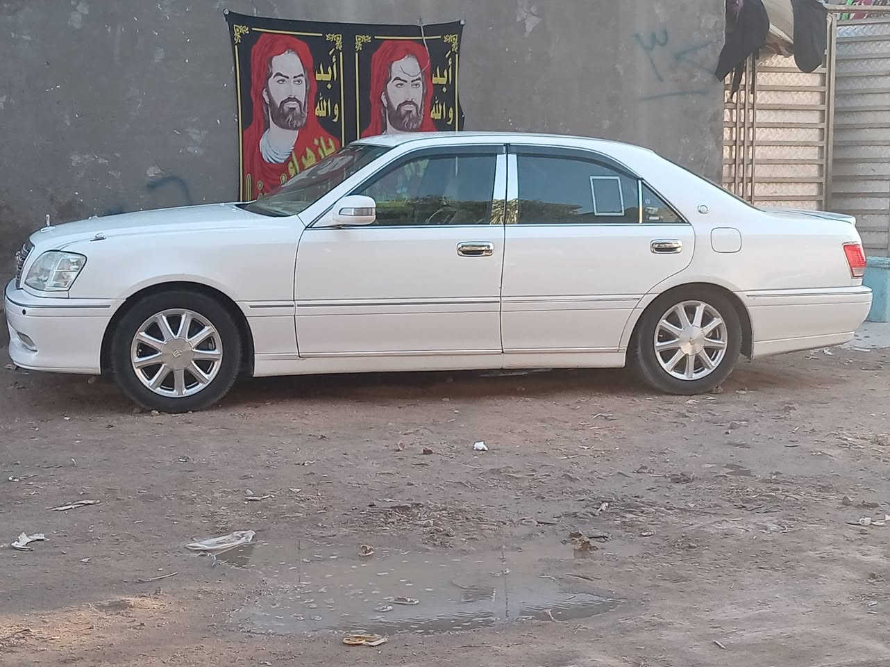 ملكة ٢٠٠٣ اصولي رقم سليمانية كفالة عامة من الكص والنقل باسمي السيارة تحويل ثاني يوم
٣دكم معروفة المواصفات ميحتاج اشرح 
لون ابيض صدفي المرغوب مو محجلة سعرها ١٥٠ مكانها بغداد نضافة شوفة عينك *********** واتساب فقط
