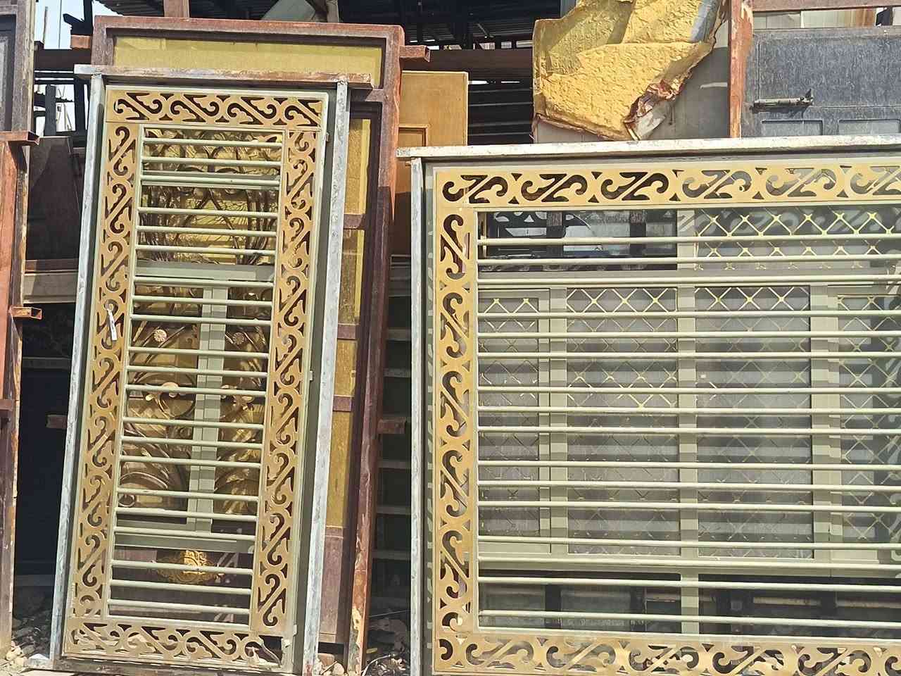 سلام عليكم مرخصه مدير الكروب يوجد بيبان مستعمل وشبابيك المكان بغداد مدينه الصدر سعر الباب الواحد 175 و شباك 225 الاتصال ***********
