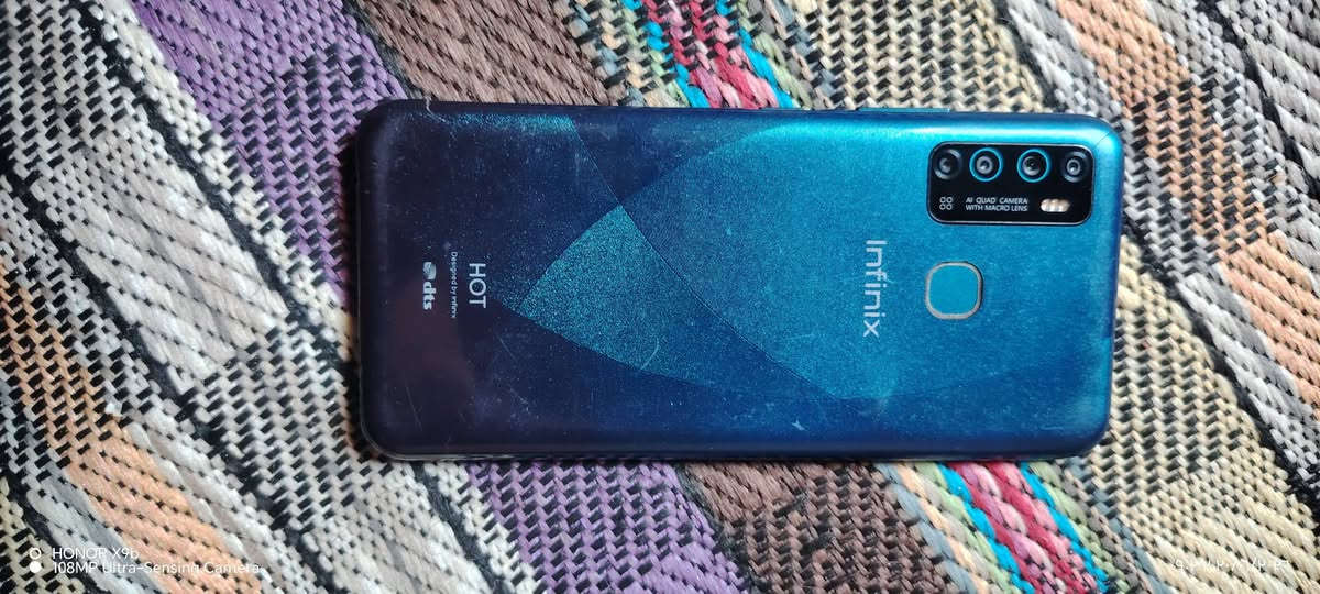 سلام عليكم جهاز انفنكس هوت9 ذاكرة ذاكرة64جهاز مال استخدام مو مال العاب يعني اي تطبيق عادي ينزل اي مشكله مابي كاميرات اثنينهن شغالات خير من الله بس ضهر شوي شخوط مثل ماموضح بصورة جهاز مامفتوح ولا بي شي (سعر65وبي مجال حك جيه او مراوس هم يرهم


**إذا كنت صاحب هذا الإعلان وتريد حذفه لأي سبب، رجاءا أرسل رسالة إلى الدعم الفني**