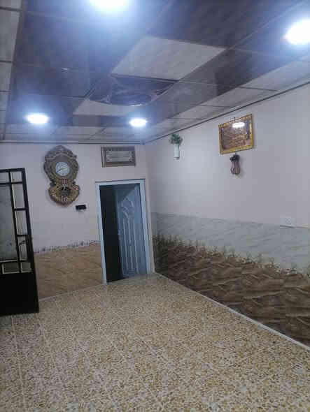 السلام عليكم بيت للبيع
حي العامل الاولى 
المساحة/100م طابق واحد 
استقبال وغرفة وهول بالاضافة الى بيتونه بحساب غرفة 
كاشي سيراميك سقوف ثاوية 
السعر/70
لتفاصيل اكثر مراسلة الصفحة او الاتصال بالرقم***********
