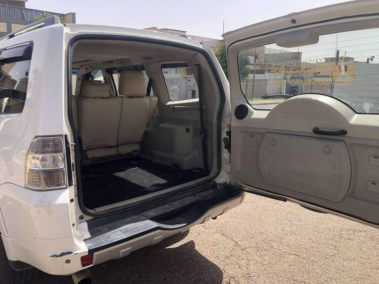 السلام عليكم باجيرو البيع حبتور موديل ١٠ السيارةًكفالة بدون صبغ  حلوة السعر ١٤٥ وبيها مجال  ***********
