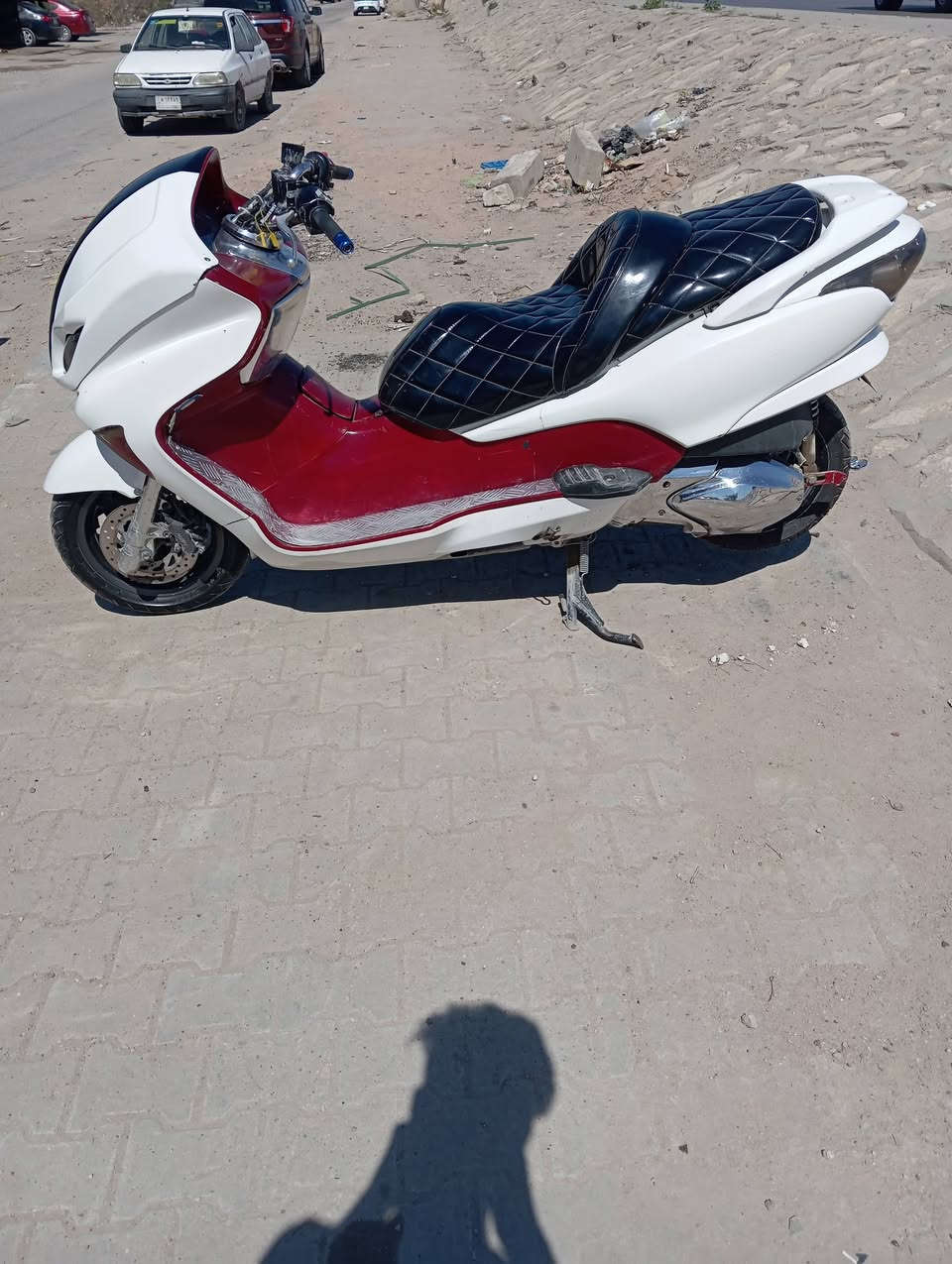 السلام عليكم
للبيع فورزه 0.8 ماعيزها شي 
ودراجه حلوه وناعمه بل مشي  تشك كاع شك بل بطناش مالتها 
وبدللها محرك مال حاويه ماصارله اسبوع الله شاهد 
و عليها تزويدات يداد  
و صالنصه رياضي 
ونيكل دبلات و نيكل خطه كلجات
و جنح خلفي بس ماشاده موجود عندي ونطي ويه دراجه 
و ايضن اشاير موجوده وهم انطيهن ويه دراجه لان ماجاي افرغ اشدهن اني 
وبيها ضرب عل صوب اليمنه  و كفراتها بيهن قليل ضرر 
و كهربائياتها شغاله 100/100 و تايرات جديده 
ولايتات كرستال  زنون ثلجي  تجي تفحص بيدك 
سعرها 1650 وبيها مجال قليل 
مكاني نجف متواجد عل فيس و هاذ رقمي *********** للشراي ماقصر وياه بل سعر
