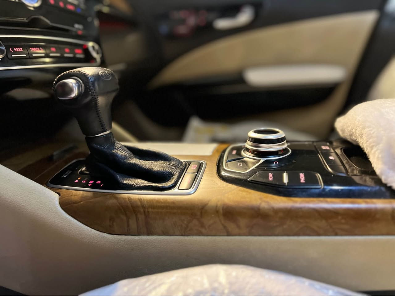 سعر مناسب ١٦٧ ورقة $$$

كورس ٢٠١٥ خليجية فئة ثلاثة 

١ جاملغ بس بخ باقي مكفول… 

محرك ٦ سلندر ٣٨٠٠ 

سيارة بسمي تحويل مباشر 

مواصفات// 

بانوراما.كشنات تدفيه و تبريد. بردات. بريك كهربائي. حساس. بصمة. مرايا شفت. بعد 

مكان أربيل 

***********☎️ أربيل, العراق
