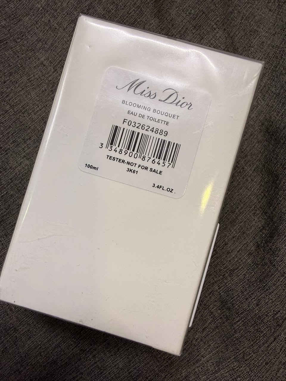 � للبيع – عطر Miss Dior Blooming Bouquet 🌸
استمتعي برائحة أنثوية ناعمة تنبض بالأناقة والانتعاش مع عطر Miss Dior Blooming Bouquet Eau de Toilette.

✨ نفحات زهرية رقيقة ومميزة
✨ مناسب للاستخدام اليومي والمناسبات
✨ حجم 100 مل
✨ ثبات وفوحان يمنحانك إحساساً بالانتعاش طوال اليوم

للتواصل والاستفسار يرجى مراسلتي على الخاص.

Miss Dior Blooming Bouquet… لمسة من الرقي والأنوثة في كل رشة. 
💋


**إذا كنت صاحب هذا الإعلان وتريد حذفه لأي سبب، رجاءا أرسل رسالة إلى الدعم الفني**