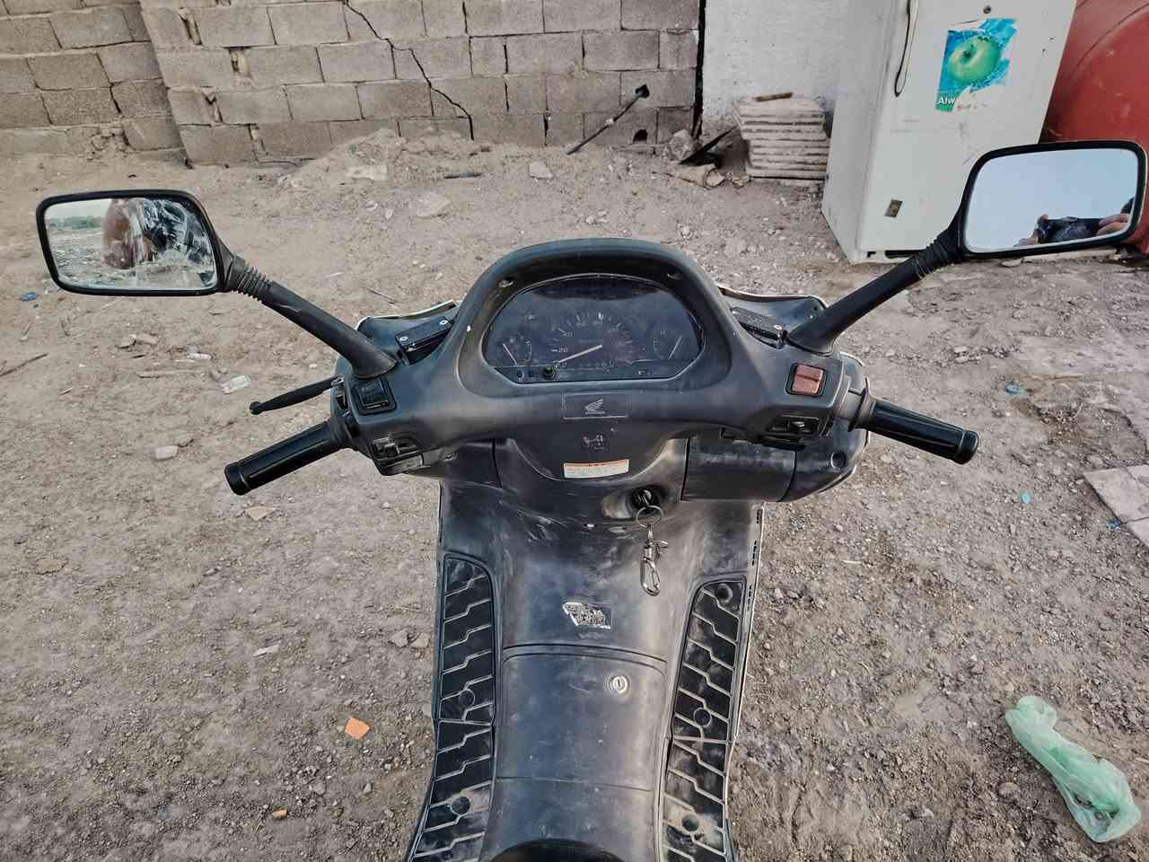 لسلام عليكم دراجه للبيع  فور سايد ادراجه جاهزة نصافه مثل ما موضح الكهربايات وضع شركه ممعوب بيهن بس الكفر الابيض شوي تعبان اسعر 750
رقم الهاتف ***********
