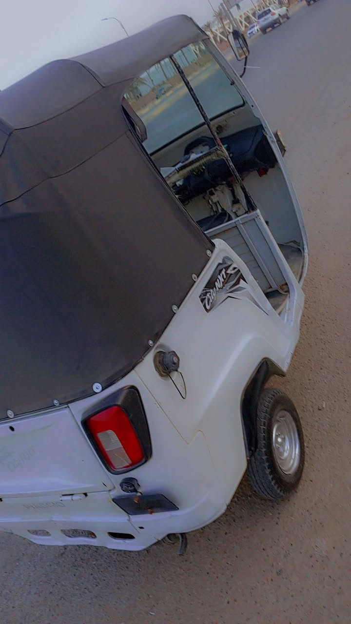 السلام عليكم بياجؤ لون ابيض ثلجي موديل 21 أوراق كامله اصولي شرط الترقيم نضافه 100.100 تخم تاير تخم ويل التك تك جاد. جديد  كهربائياتها كلها شغاله لايتات فري  لوس  ما ناقصهه اي شي كامله مكمله بيه ضربه فقط لغد الباقيه كفاله لا تنقيص ولا تبخير نكره سلف مال جناي تخبل مكاني بغداد حي النصر السعر 2.900 وبيها مجال التك تك اخت الزيرررو الرقم ***********
