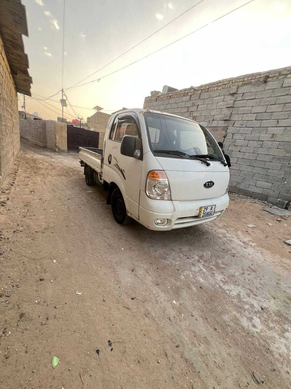 سلام عليكم كيه حمل لبيع موديل 2012 سياره جديده مال جناي وتخم تاير كلا جديد رقم نكليزي 
مكاني بغداد ***********
