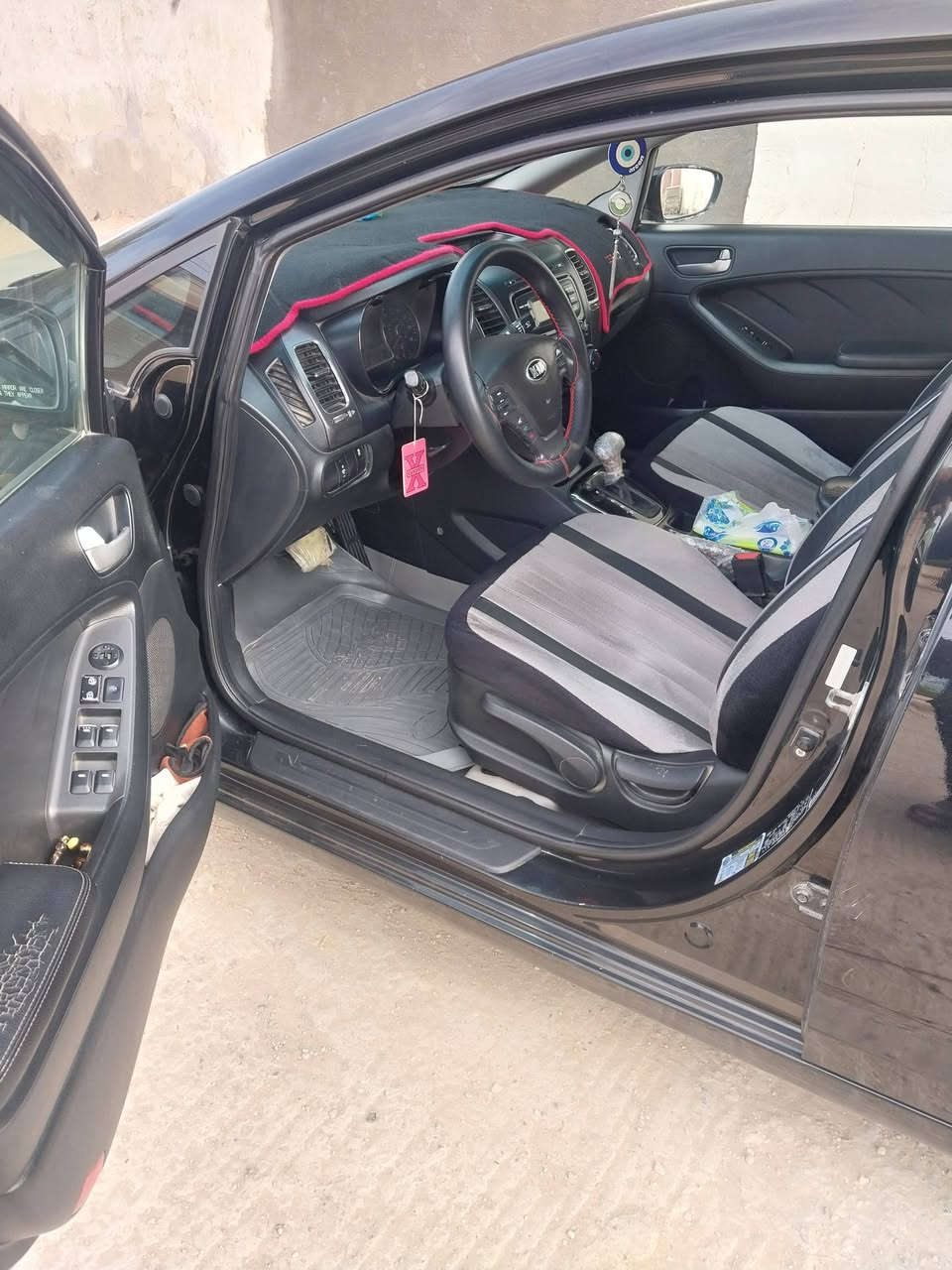 رمضان كريم  للبيع فقط كيه فورتي موديل 2017 محرك 2000دوش سياره بأسمي سنويه لل2030 سياره بيها قطعتين تبديل وقطعه صبغ صور الحادث بلمشور مكفوله الغود وشواصي سياره جهازه على اخر حبايه تخم تاير جديد صدر جديد مابيها اي نقص مكان السياره بابل-المسيب-السعر 115 وبيها مجال للشراي واي استفسار -اتصال ***********
